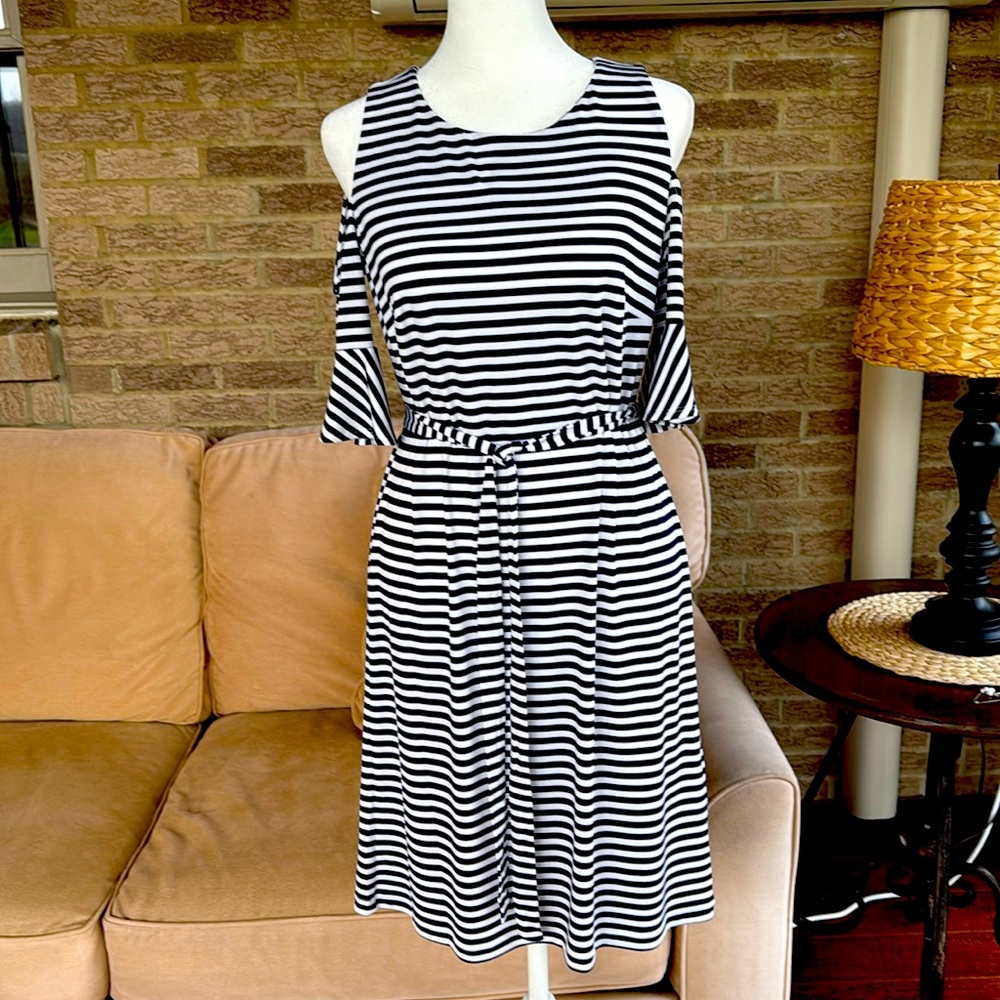 Summer dress: Navy & white striped cold shoulder dress